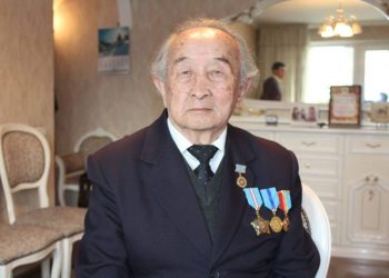 Ар биігіндегі ақын