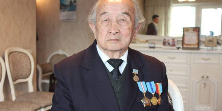 Ар биігіндегі ақын