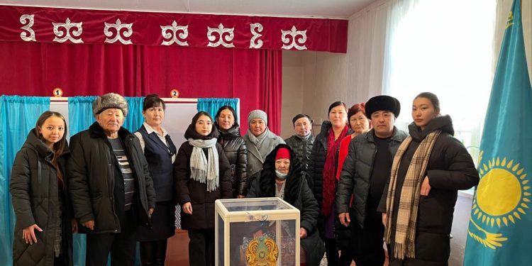 Бір әулеттен бірден 12 адам дауыс берді