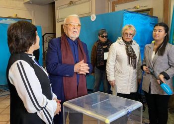 Асанәлі Әшімов дауыс берді