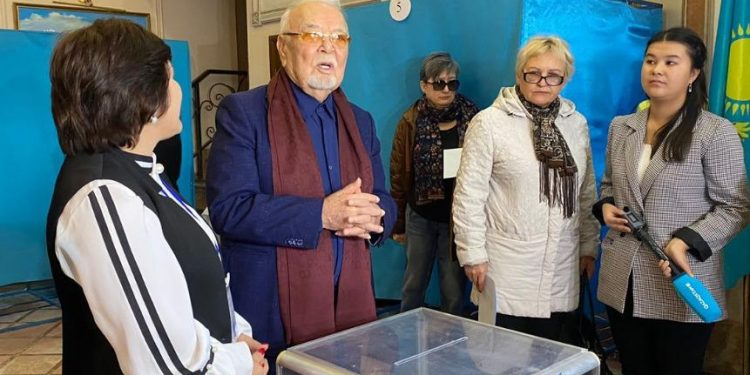 Асанәлі Әшімов дауыс берді