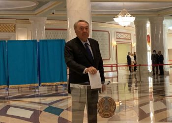Назарбаев сайлауға келіп дауыс берді