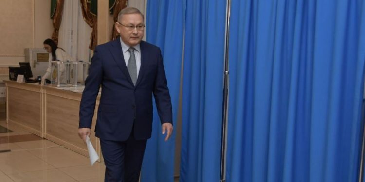 Бейбіт Исабаев кезектен тыс Президент сайлауында дауыс берді