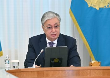 Глава государства провел совещание с акимами и руководителями государственных органов