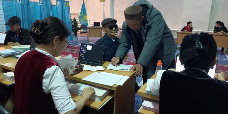 Зағип жан сайлау учаскесінде дауыс берді