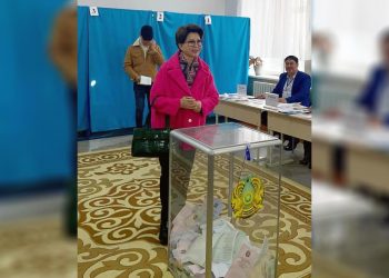Роза Рымбаева сайлауға келді