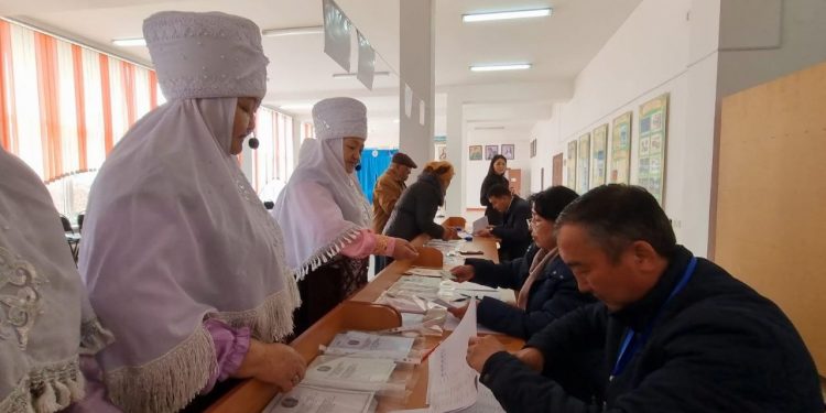 Әжелер ансамблі сайлауда өз өнерлерін көрсетті