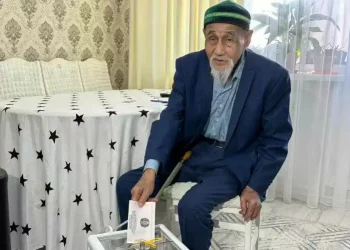 100 жастағы қария дауыс берді