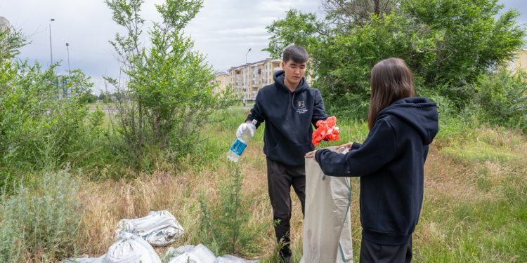 Жетісуда балалар күні қарсаңында тазалық акциясы ұйымдастырылды