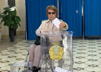 Мүгедектігі бар адамдардың көбі дауыс беруге барды – Қазақстанның Еңбек Ері