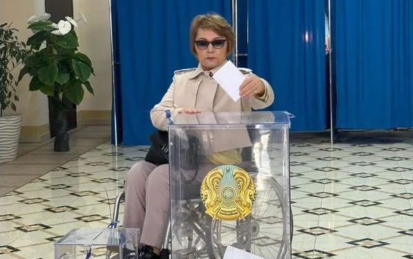 Мүгедектігі бар адамдардың көбі дауыс беруге барды – Қазақстанның Еңбек Ері