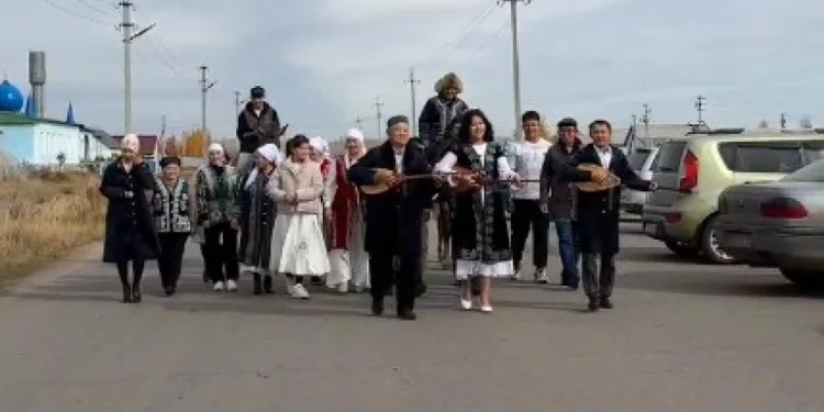 Дауыс беруге атпен келді