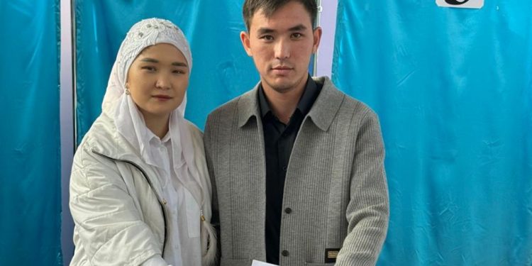 Алмалы ауылында жас отбасы дауыс берді
