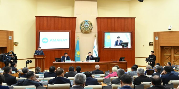 «AMANAT» фракциясы есірткі бизнесіне қатысы бары анықталған құқық қорғаушыларды өмір бойы бас бостандығынан айыруды ұсынды