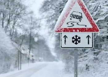 Жетісуда қар басатын жолдарда қауіпсіздікті қамтамасыз ету шаралары күшейтілді