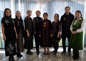 Шекарашылар ұлттық киім күніне қазақы нақыштағы киім киді