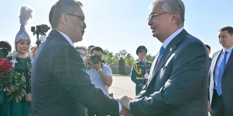 Президент Қасым-Жомарт Тоқаев Қырғыз Республикасына ресми сапармен барды