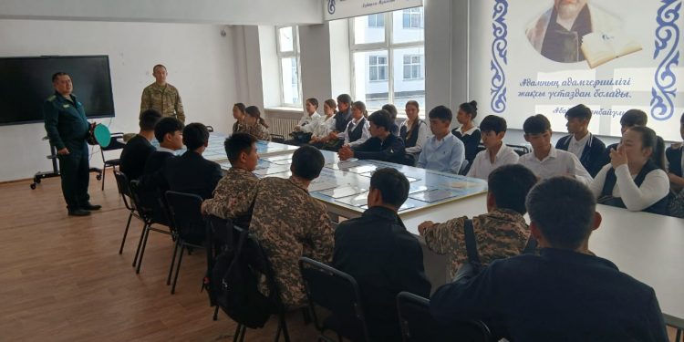 Оқушыларға әскери қызмет туралы түсіндіру жұмыстары жүргізілді