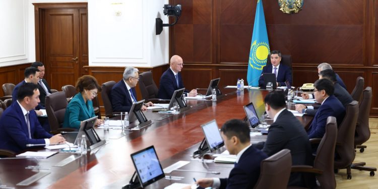 Олжас Бектенов: мемлекеттік және жергілікті атқарушы органдар осы жылдың жоспарлы көрсеткіштеріне қол жеткізу үшін барлық ресурсты жұмылдыруы тиіс