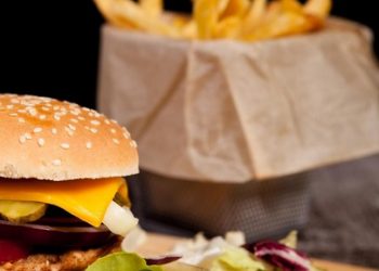 Фастфудтың зияны қандай?