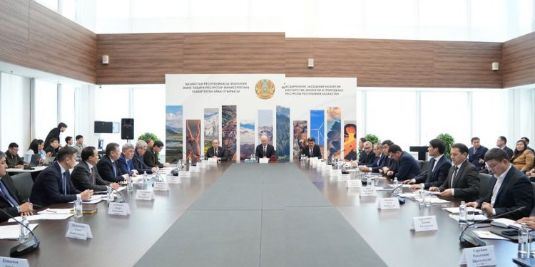 Экологиялық қауіпсіздік конституциялық басымдық ретінде бекітіледі: Роман Скляр экология министрлігінің алқа мәжілісін өткізді
