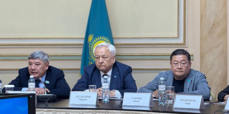 Жазушылар Жаңа Конституция жобасын талқылады