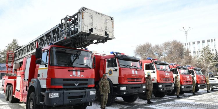 Жетісуда құтқарушыларға арнайы көліктер тапсырылды