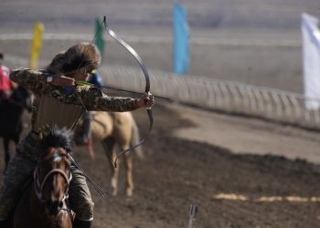 Ұлттық спорт күні: Жетісуда балалар роботтың көмегімен асық ойнады