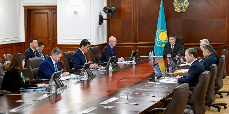 Президенттің «Таза Қазақстан» бастамасын жүзеге асыру: Олжас Бектенов Арал маңы жағдайын жақсарту және көгалдандыру жұмыстарына бақылауды күшейтуді тапсырды