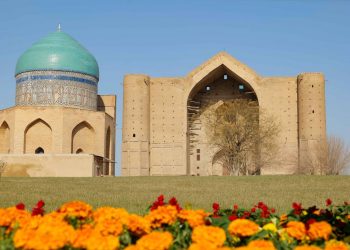 Президент Қасым-Жомарт Тоқаев Қожа Ахмет Ясауи кесенесіне зиярат етті