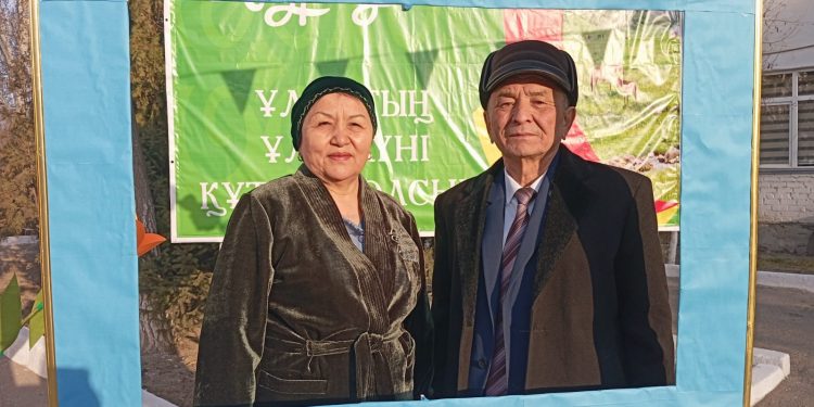 Еңбек ардагері мен қоғам белсендісі дауыс берді