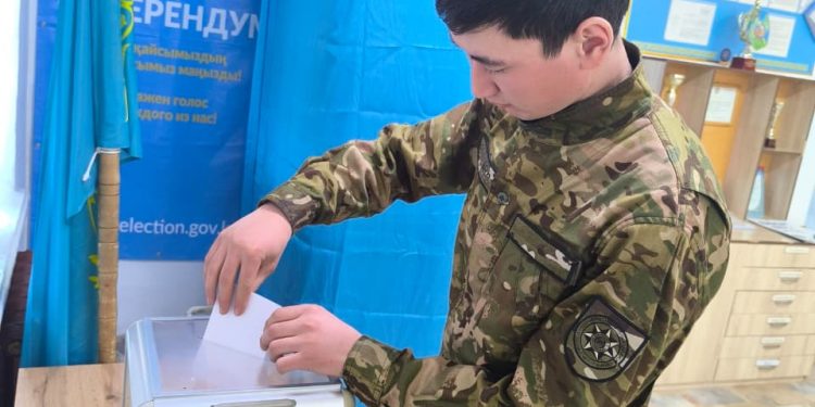 Шекара қызметінің жеке құрамы референдумға қатысты