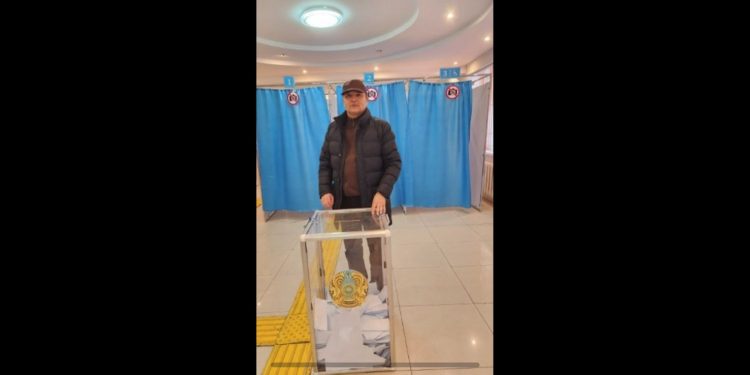 Жетісулық өнер иесі референдумда дауыс берді