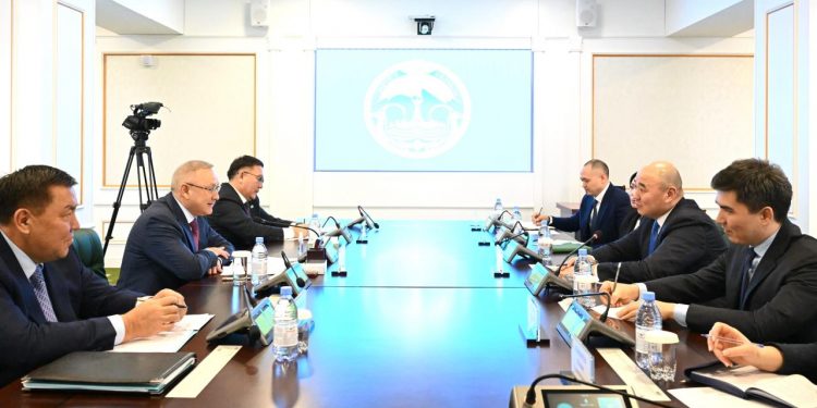 Бейбіт Исабаев «Атамекен» ҰКП басшылығымен шағын және орта бизнесті дамыту мәселесін талқылады