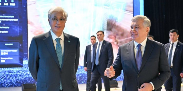 Қазақстан мен Өзбекстан президенттері жасанды интеллект хакатонына барды