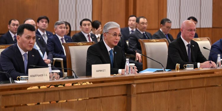 Қазақстан мен Ресей президенттері кеңейтілген құрамда келіссөз жүргізді