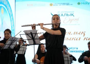 «Halyk Әуені» туры аясында жергілікті тұрғындар мен сарбаздарға концерт ұсынылды