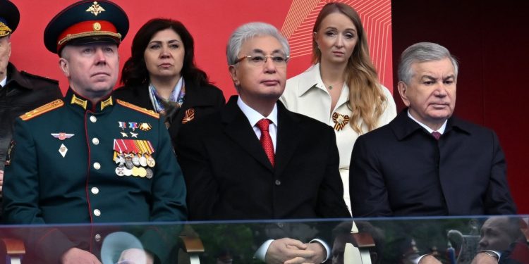 Президент Жеңістің 81 жылдығына орай өткен әскери шеруге барды