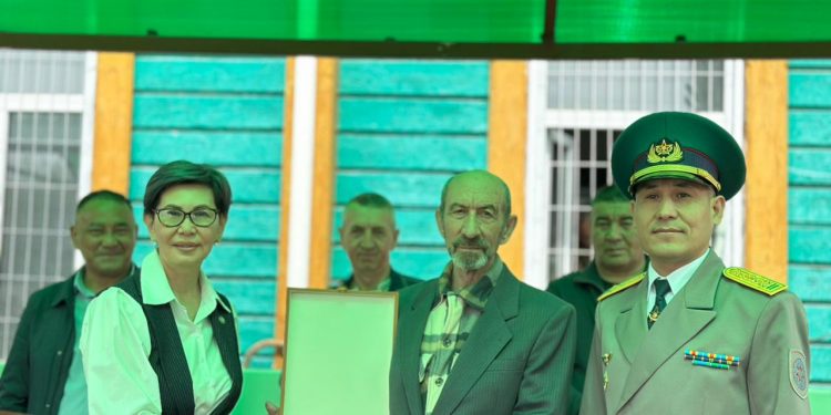 Жаркентте ардагерге құрмет көрсетілді