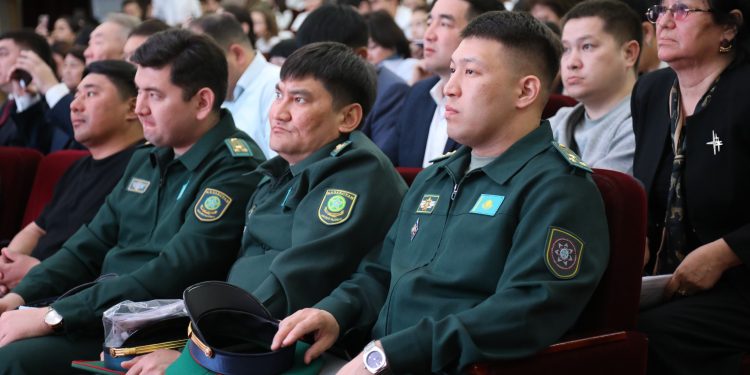 Алматыда студенттермен әскери қызметке шақыру бойынша кездесу өтті