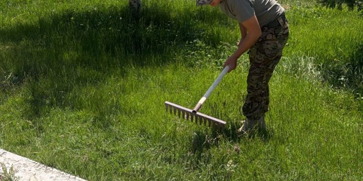 Шекарашылар саябақты қалпына келтіру жұмыстарына қатысты