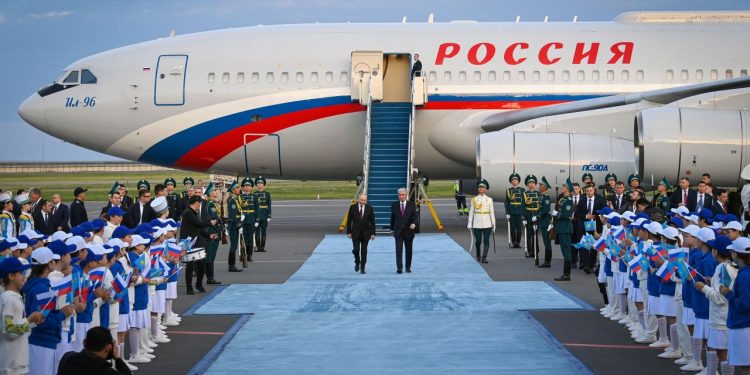 В столичном аэропорту высокого гостя встретил Глава государства Касым-Жомарт Токаев