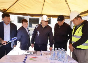 Бейбіт Исабаев елді мекендердегі құрылыс алаңдарын аралады