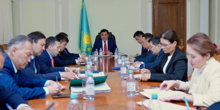 Қазақстанда жылына 10 млн тонна өңдейтін ірі мұнай өңдеу зауытын салуға дайындық басталды