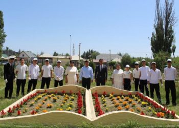 «Таза Қазақстан»: Жетісуда 32 мыңнан астам мектеп түлектері туған өлкесіне мыңдаған көшет сыйлады