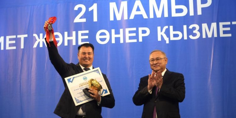 Жетісуда мәдениет саласының қызметкерлеріне мемлекеттік наградалар тапсырылды