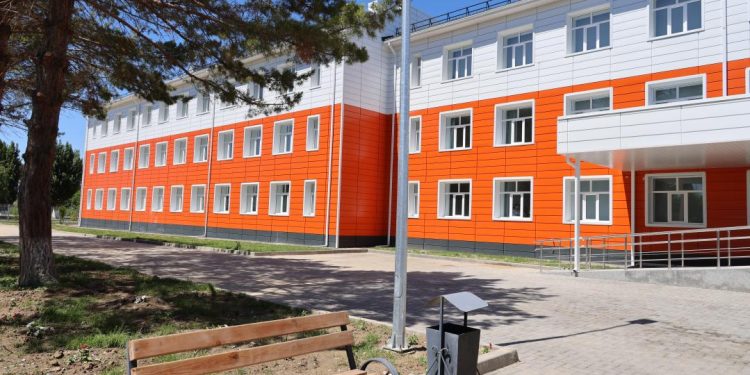 В Коксуском районе строят новые дома и завершают модернизацию школы