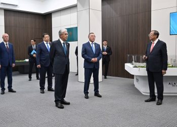Мемлекет басшысы Алатау қаласының даму барысымен танысты