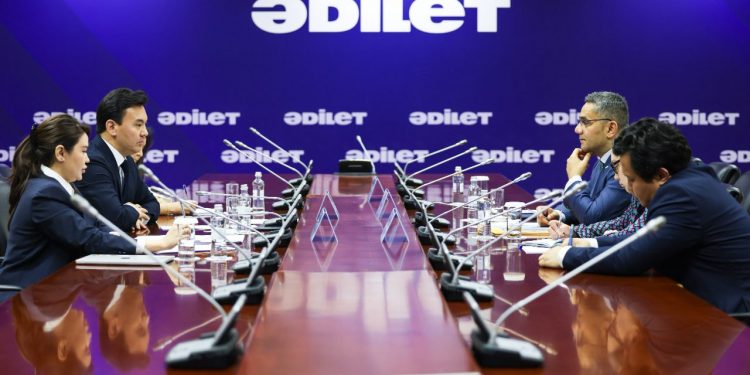 «Әділет» партиясында ЕҚЫҰ ДИАҚБ өкілдерімен кездесу өтті