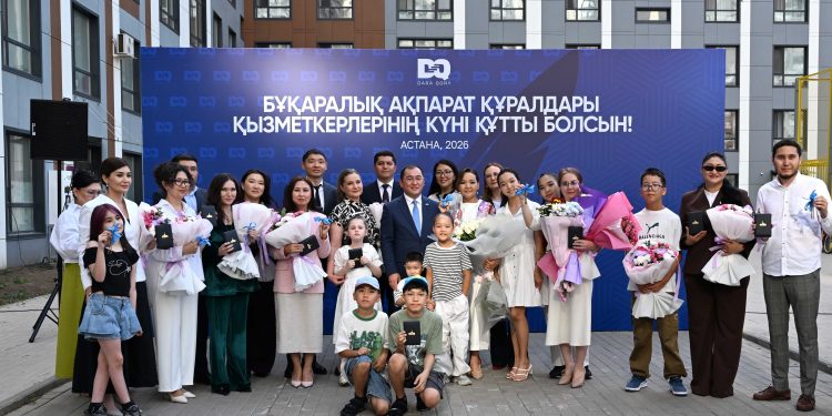 Мемлекет басшысының атынан Астанада бір топ БАҚ қызметкеріне пәтер берілді